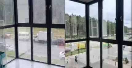 Мытье окон в офисе